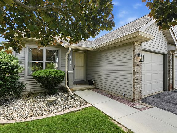 2nd image of 1905 Creekside Ct