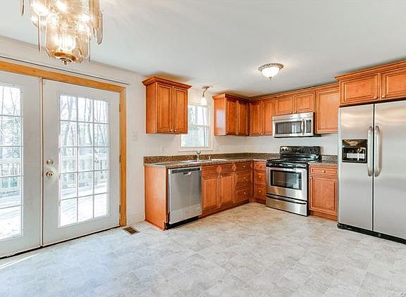 3rd image of 8903 Sonnet Hill Ct