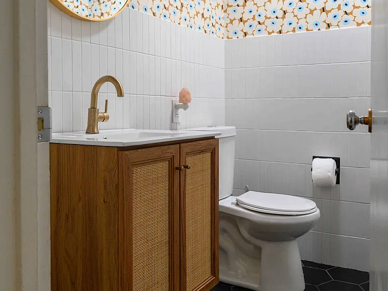 Bathroom 2 - 1/2