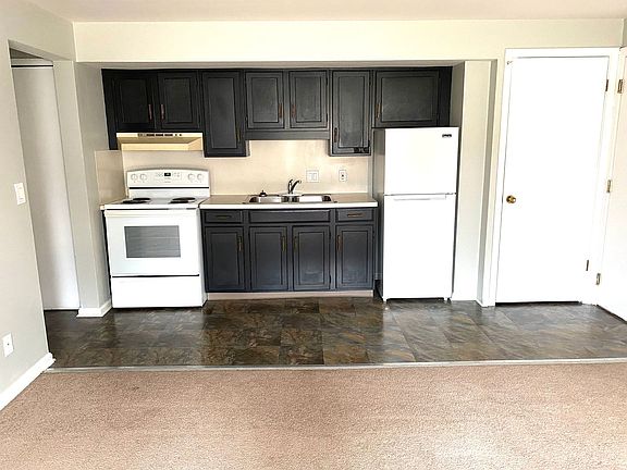 2nd image of 315 Wood St #3