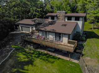 3606 Deep Wood Dr, Crystal Lake, IL 60012
