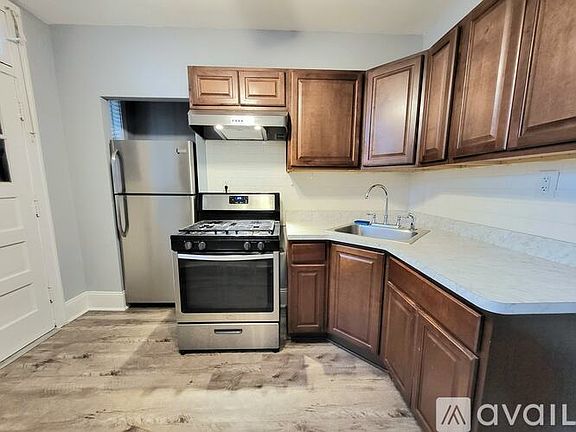 2nd image of 2948 N Laramie Ave #10