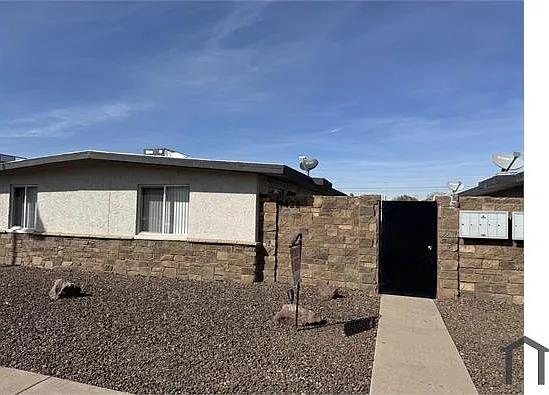 2 bed, 820 sqft, $1,700 — Photo 2