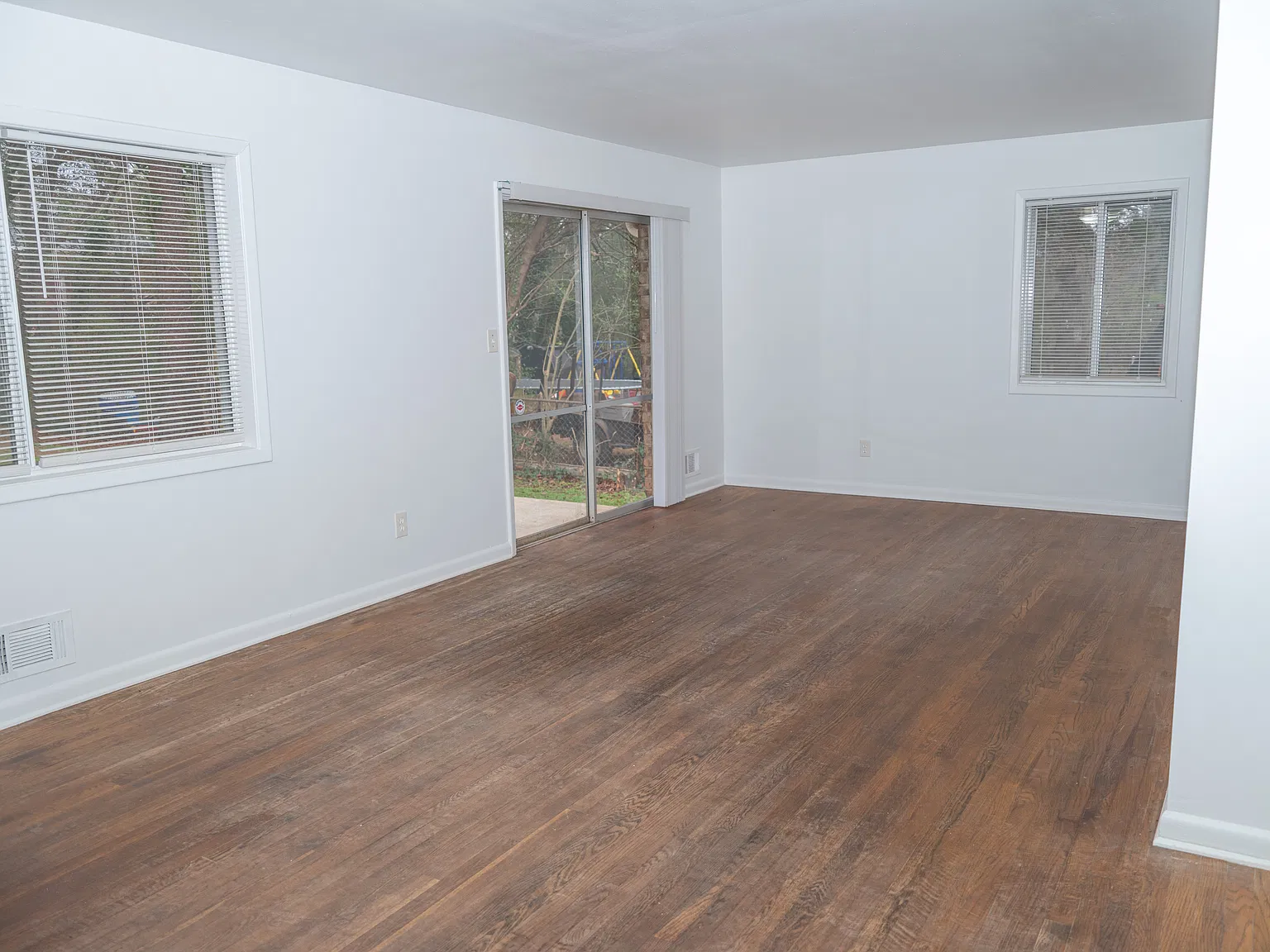 3 bed, 1.5 bath, 1080 sqft, $1,695 — Photo 4