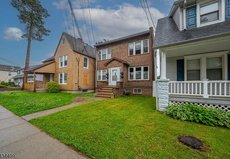 49-51 Caldwell Pl #3 — Photo 13