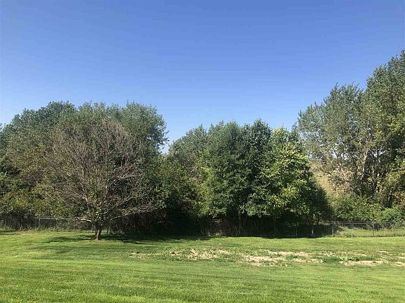 5th image of 44 Lakeside Dr