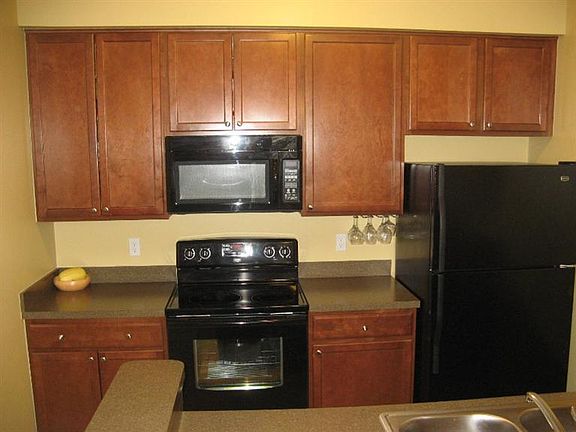 5th image of 1008 W Summerfield Gln