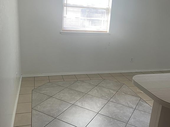 5th image of 3313 Eastwood Cir