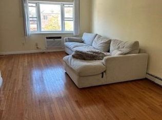 120-14 201st Pl APT 1, Saint Albans, NY 11412
