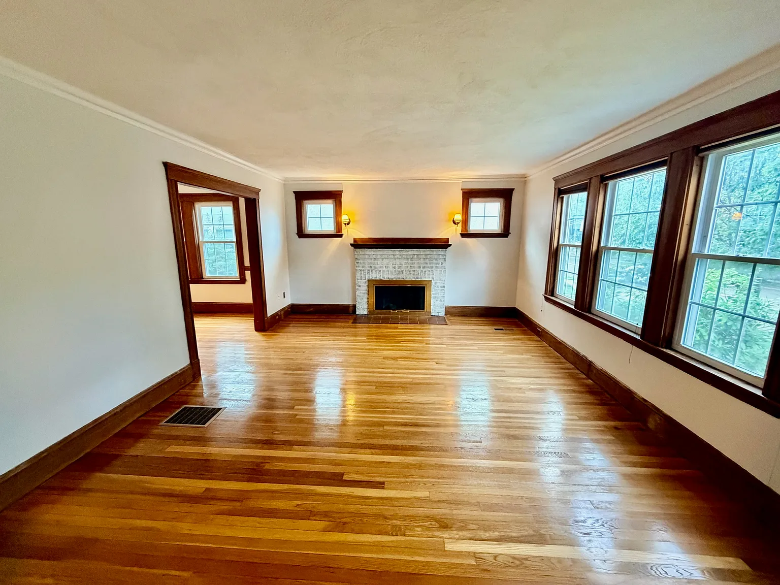 2 bed, 1095 sqft, $3,200 — Photo 2