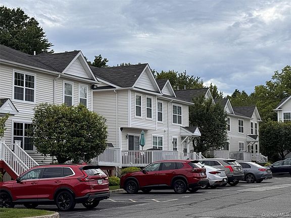 3rd image of 35 Lexington Way