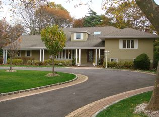 1309 Harbor Rd, Hewlett, NY 11557