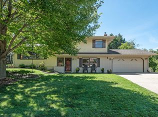 560 Sunset Ln, New Brighton, MN 55112