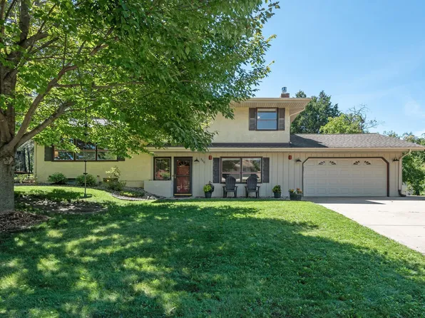 560 Sunset Ln, New Brighton, MN 55112