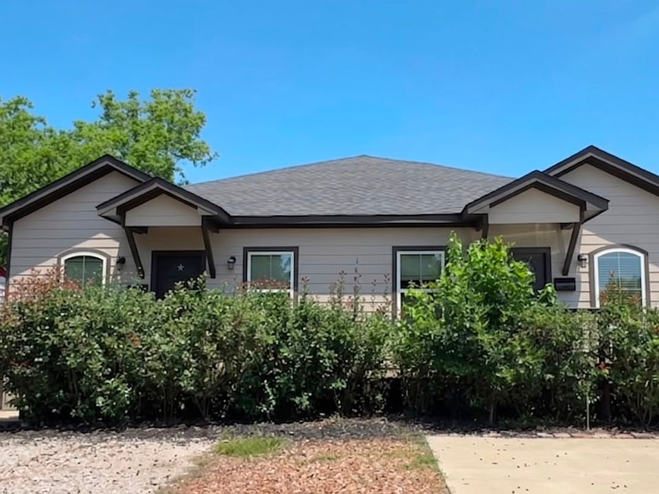 1st image of 10414 Cathedral Dr