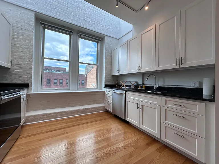 133 Mathewson St #303 — Photo 8