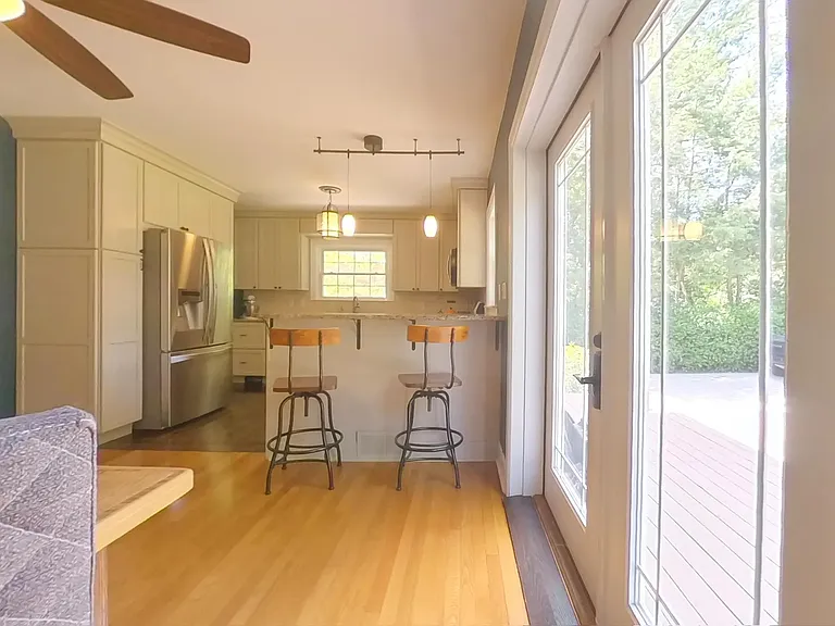 147 Jesselin Dr — Photo 7