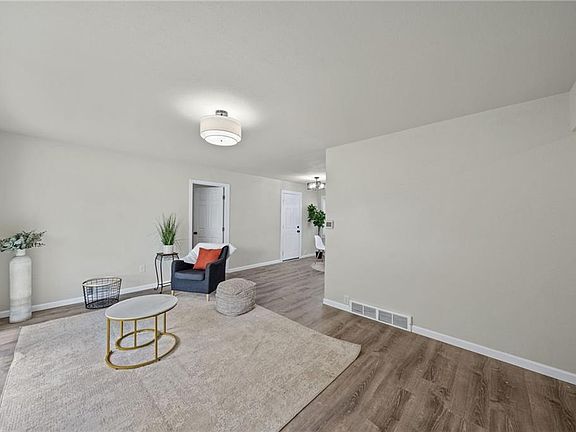 3rd image of 11368 Delmar St