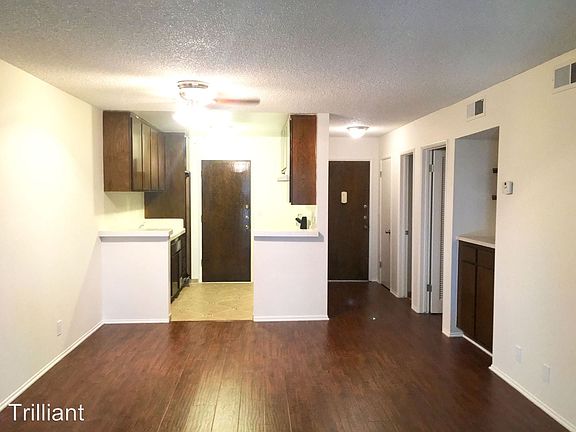 4th image of 215 S Madison Ave APT 402