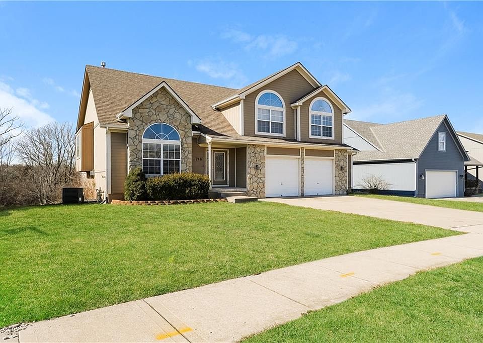 718 Ridge Crest Dr, Raymore, MO 64083 Zillow
