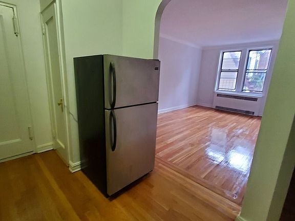 4th image of 41-43 39th Pl #A2a