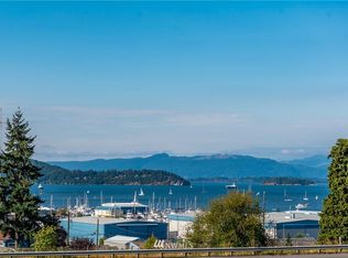 618 37th St, Anacortes, WA 98221