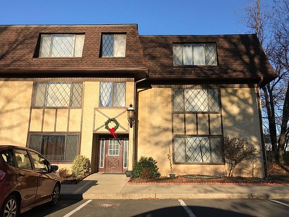 2nd image of 192 Burnett Ave APT 2
