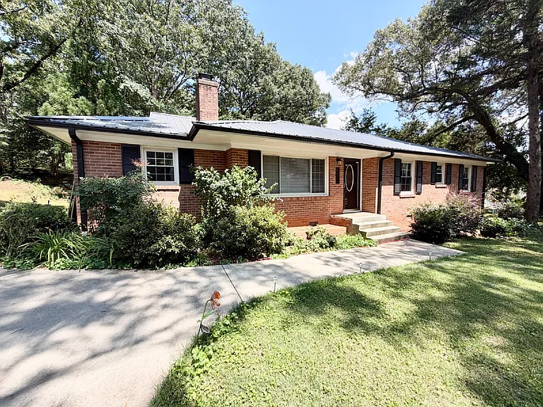 214 Holly Ave — Photo 2