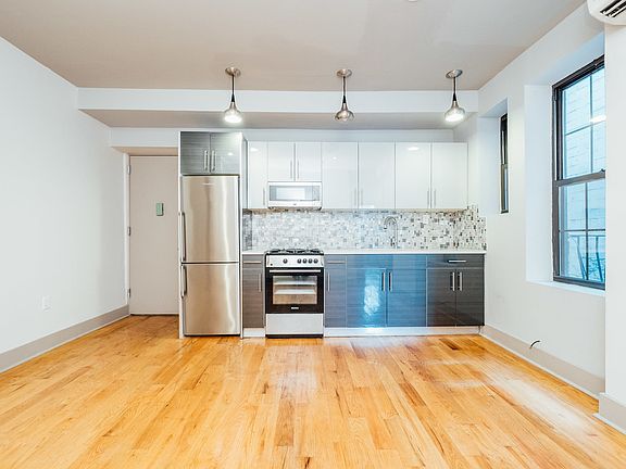 3rd image of 292 Bedford Ave #9P