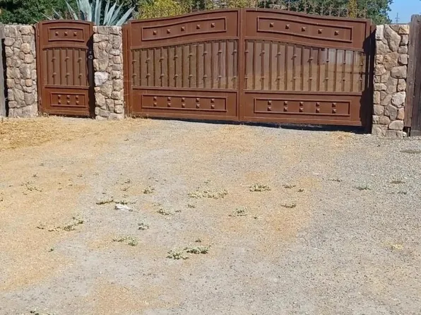 2433 Canal Dr, Stockton, CA 95204