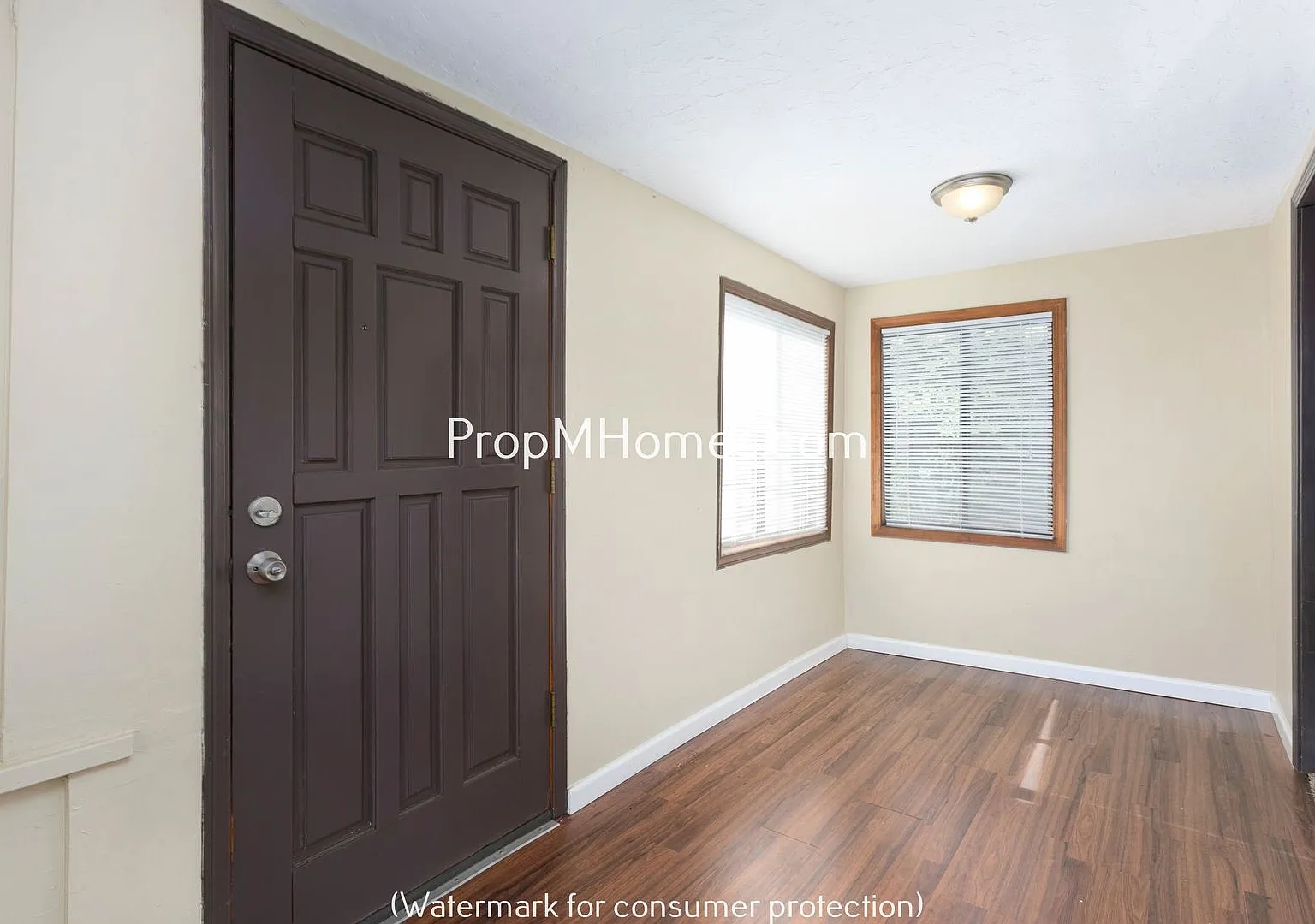 Charming One Bedroom Plus Office/Den In SE Portland! — Photo 2