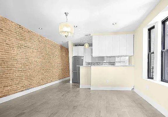 3rd image of 160 Wadsworth Ave APT 501