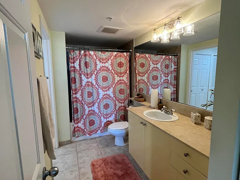 100 NE 6th St #206 — Photo 9