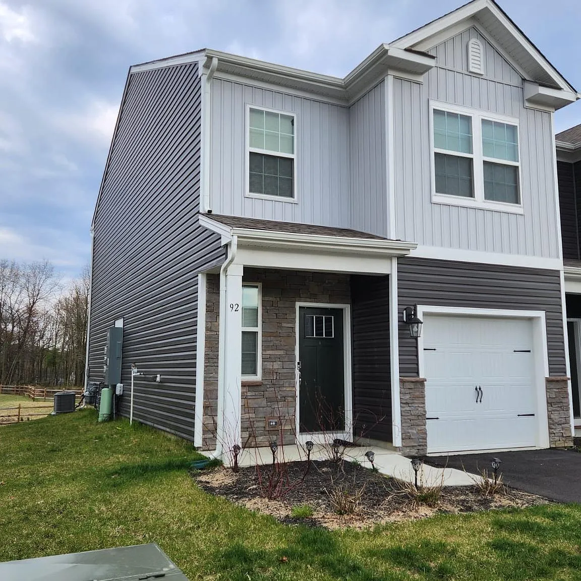 3 bed, 2.5 bath, 1497 sqft, $3,000 — Photo 2