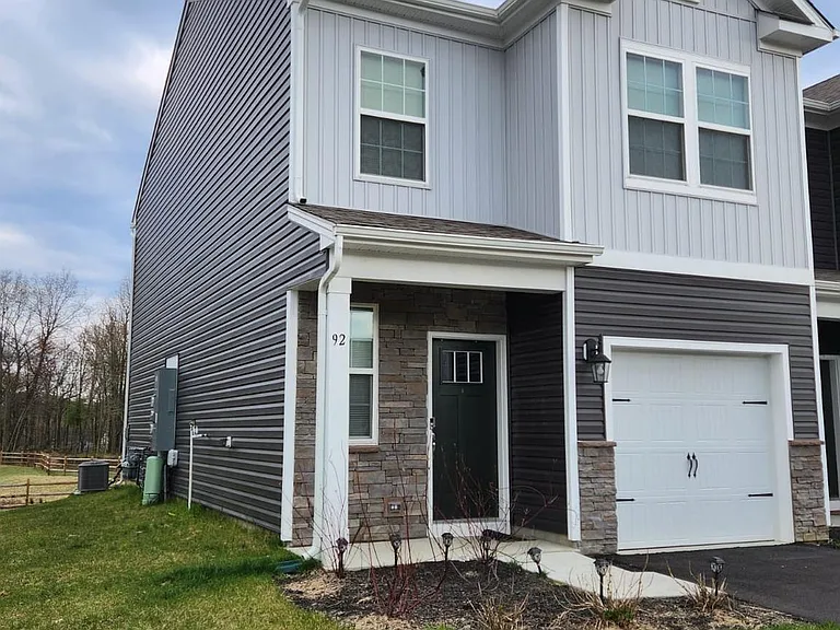 92 Peregrine Way — Photo 2