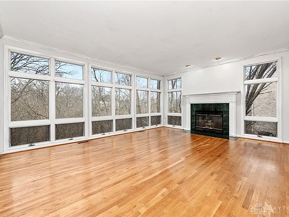 5th image of 609 Valley Woods Ct
