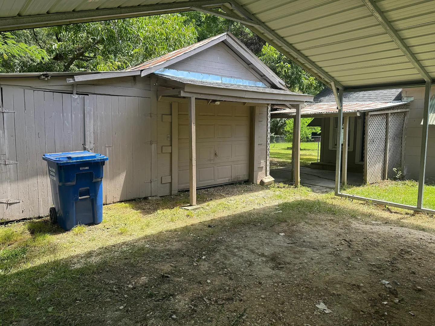 1906 Old Israel Rd — Photo 2