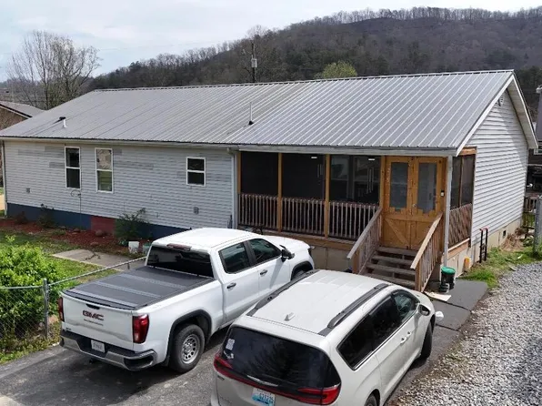 275 Burton Hl, Letcher, KY 41832
