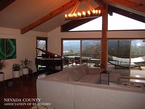 4th image of 19600 Toyon Dr