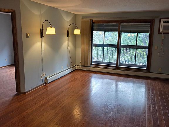 5th image of 999 41st Ave NE APT 307
