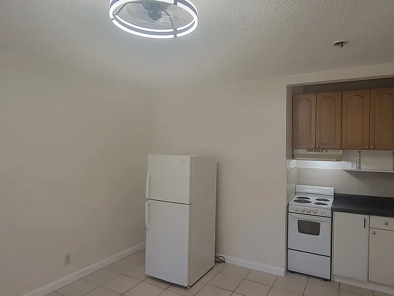 2455 SE 5th St #8 — Photo 4