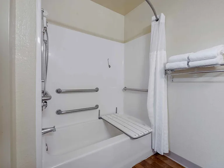 Studio Suite - 2 Full Beds