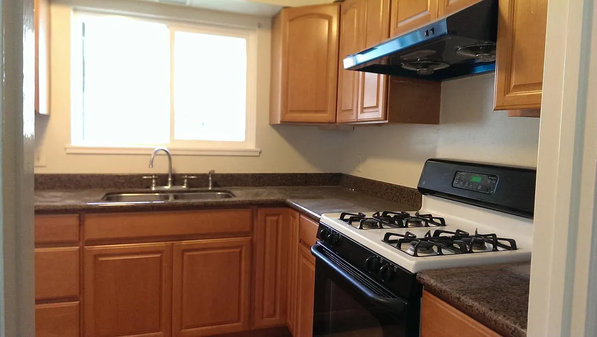 3 bed, 1.5 bath, $3,800 — Photo 2