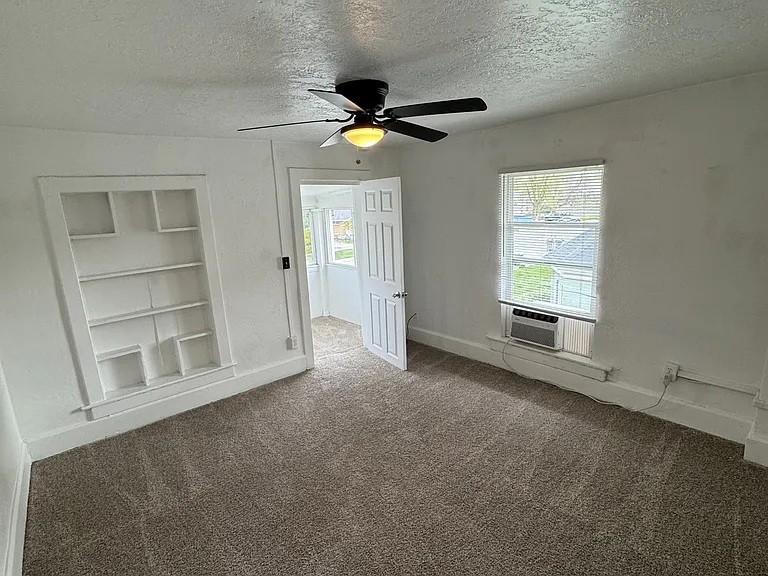 735 W 400 N #3 — Photo 4