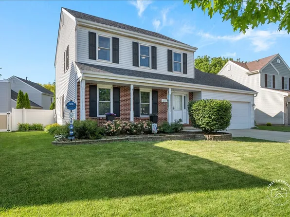 1213 Geneva Dr, Geneva, IL 60134