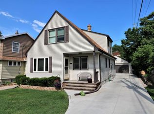 1362 S 92nd St, West Allis, WI 53214