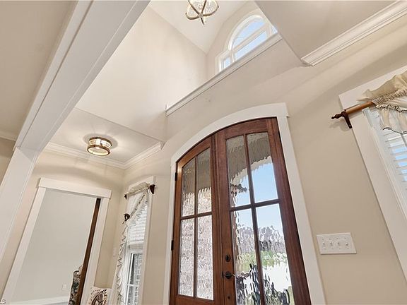 5th image of 163 Meeting House Ln