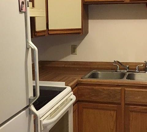 4th image of 2435 Montana Ave Unit 18