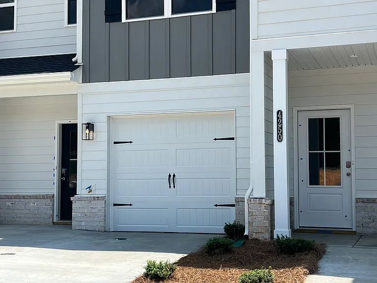 4250 Belcourt Ln NE — Photo 21