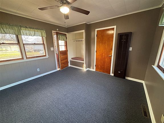 4th image of 4003 Pine Ave